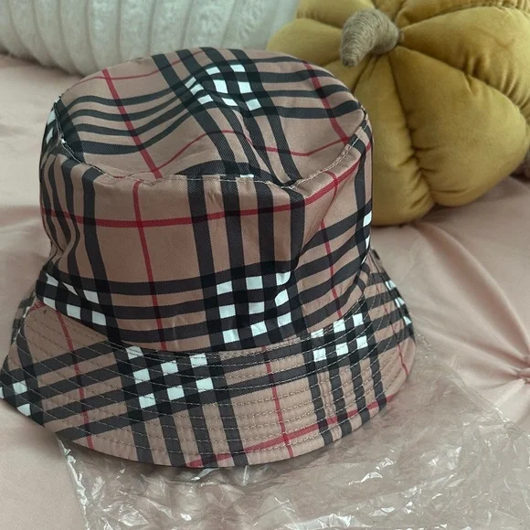 👒 New Plaid Bucket Hat - Picture 1 of 5